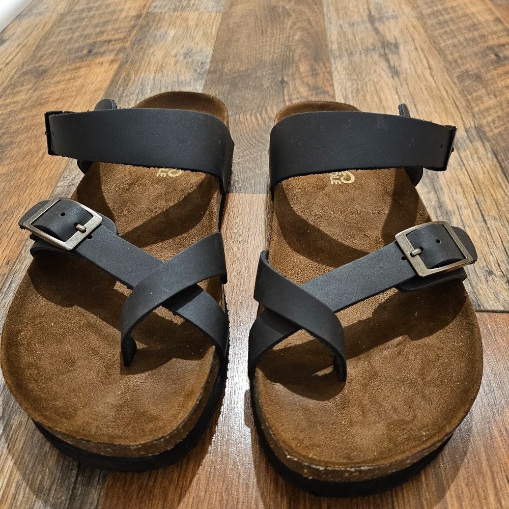 NIB Mountain Sole black leather sandal
